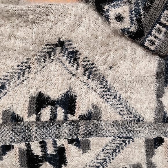 Shrinking Violet, size large, tribal print blue and white - Picture 3 of 5